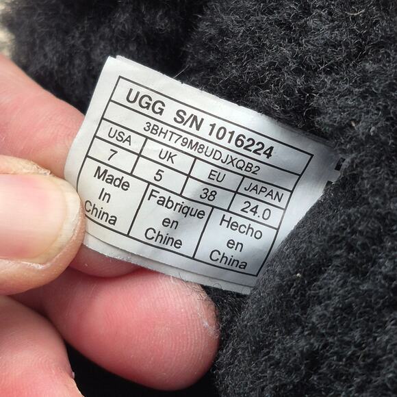 UGG Women's Classic Tall II Black size womens bootie size 7 - Picture 6 of 6